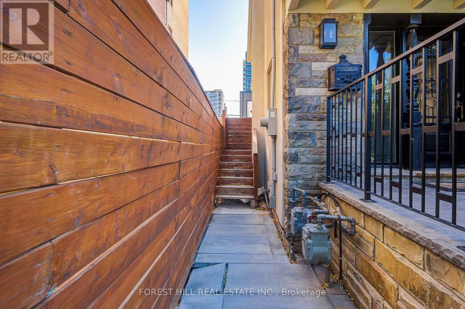 5 - 85 Vaughan Road, Toronto, Ontario  M6C 2L9 - Photo 28 - C13635436
