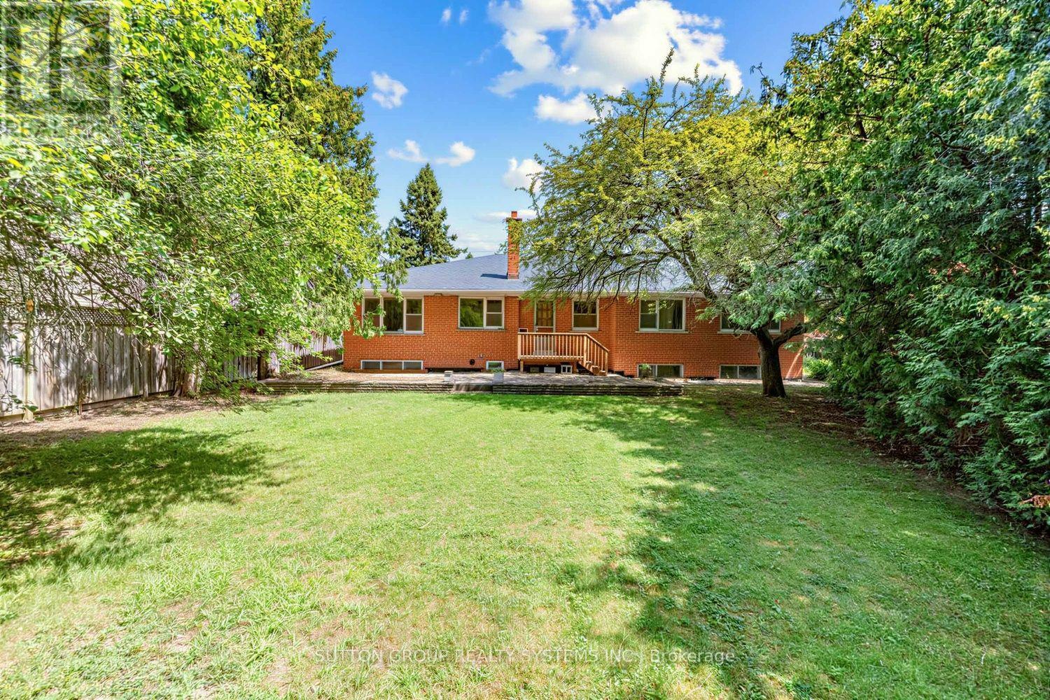 4 Banbury Road, Toronto, Ontario  M3B 2L3 - Photo 11 - C13635540