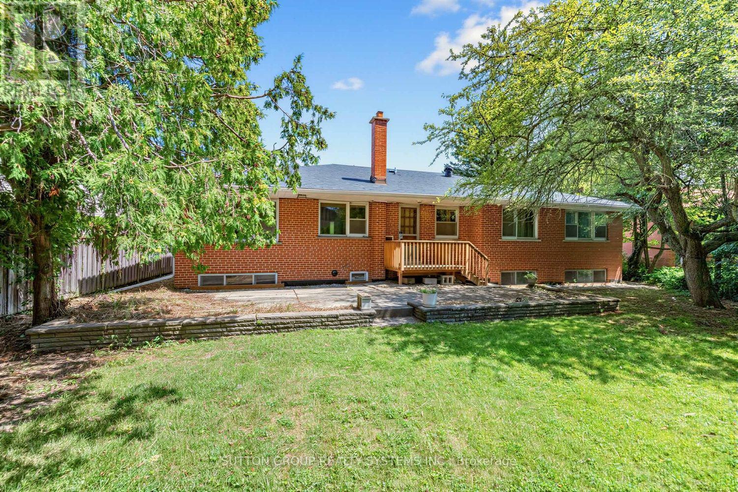 4 Banbury Road, Toronto, Ontario  M3B 2L3 - Photo 12 - C13635540