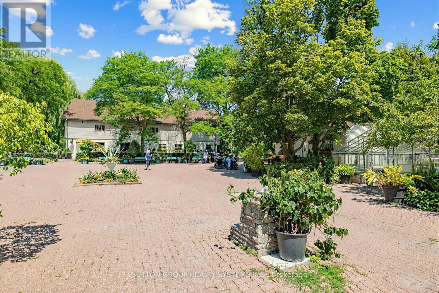 4 Banbury Road, Toronto, Ontario  M3B 2L3 - Photo 17 - C13635540