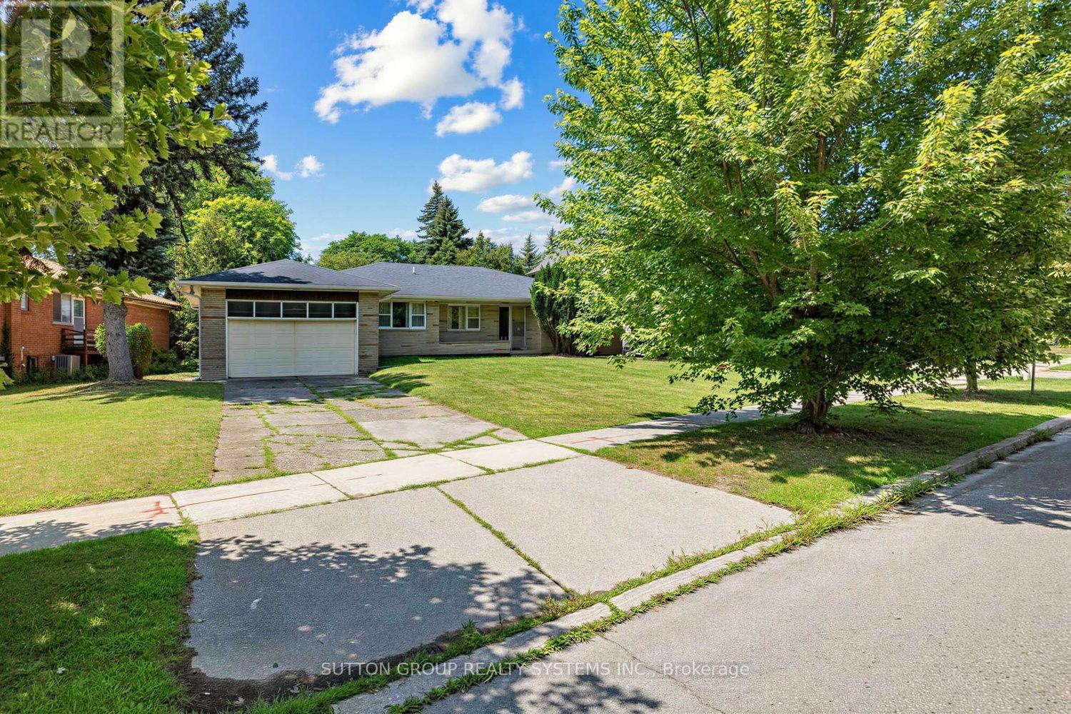 4 Banbury Road, Toronto, Ontario  M3B 2L3 - Photo 4 - C13635540