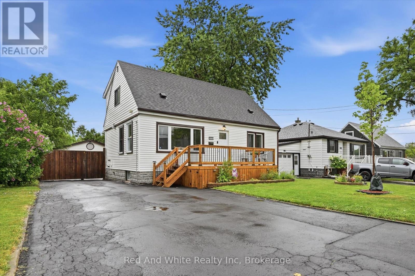 450 East 42nd Street, Hamilton, Ontario  L8T 3B3 - Photo 3 - X13635638