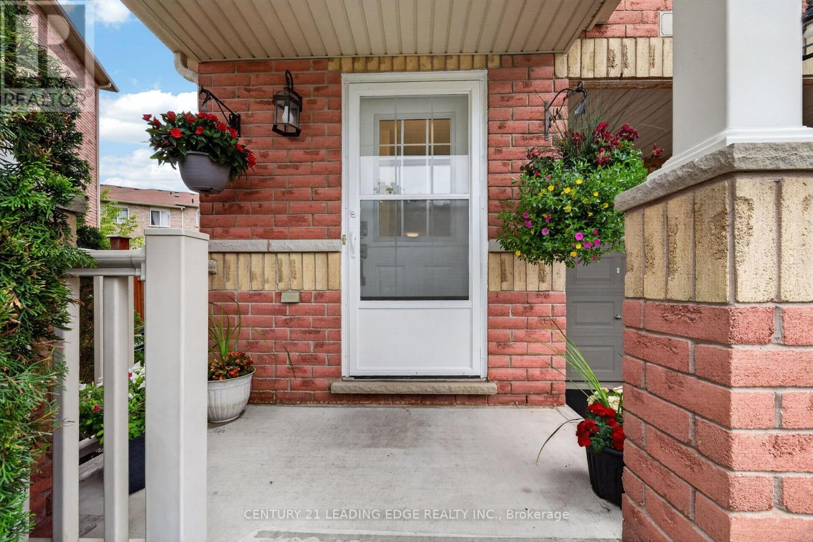 63 Wilkes Crescent, Toronto, Ontario  M1L 0B4 - Photo 4 - E13635622