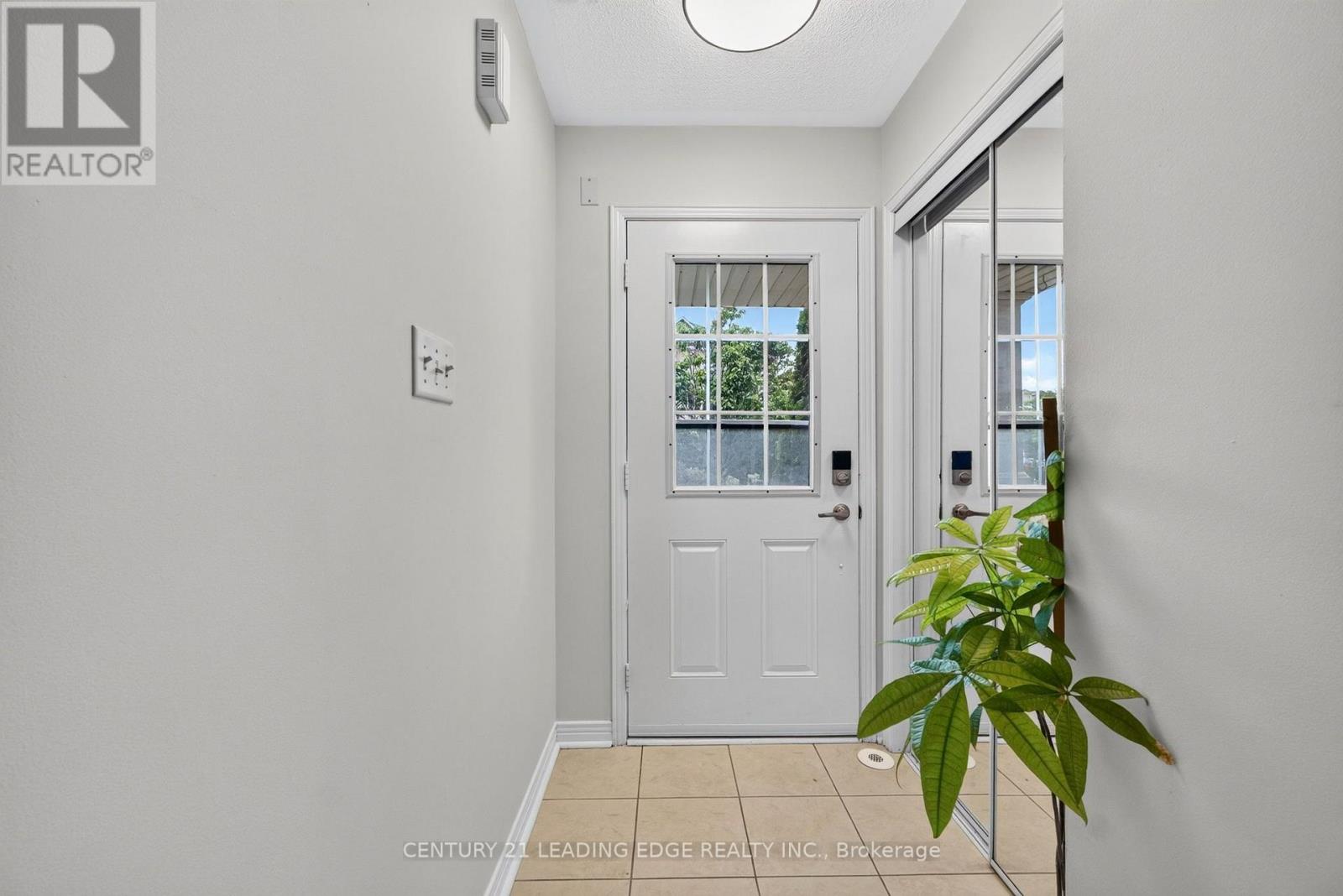 63 Wilkes Crescent, Toronto, Ontario  M1L 0B4 - Photo 6 - E13635622