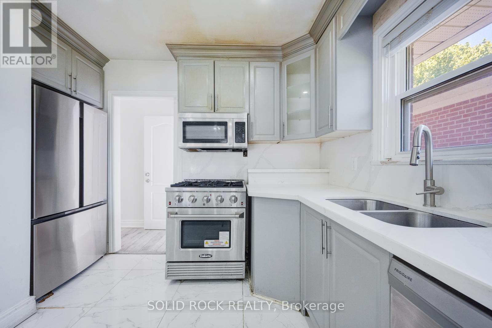 47 Brisco Street, Brampton, Ontario  L6V 1X1 - Photo 13 - W13635586