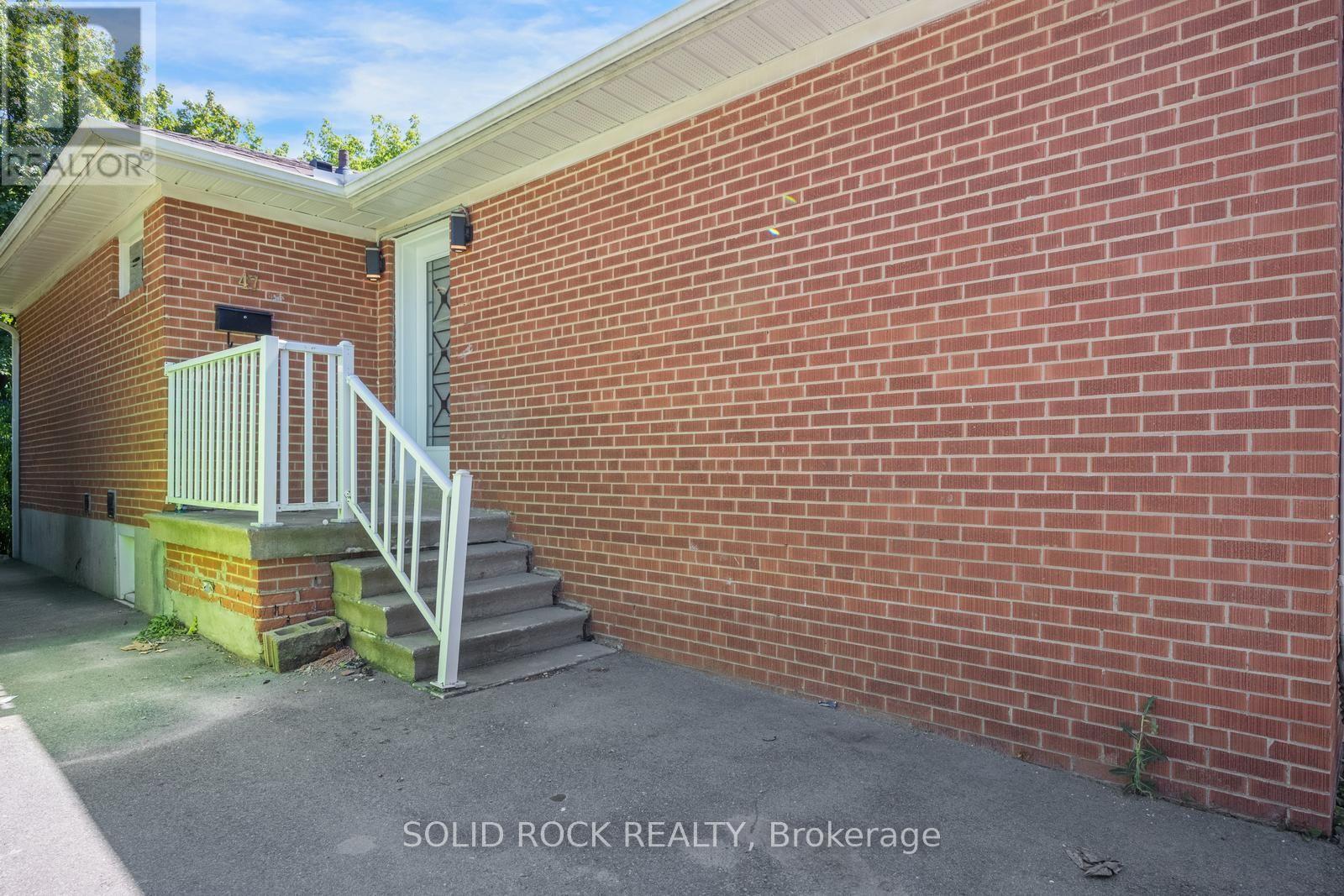 47 Brisco Street, Brampton, Ontario  L6V 1X1 - Photo 2 - W13635586
