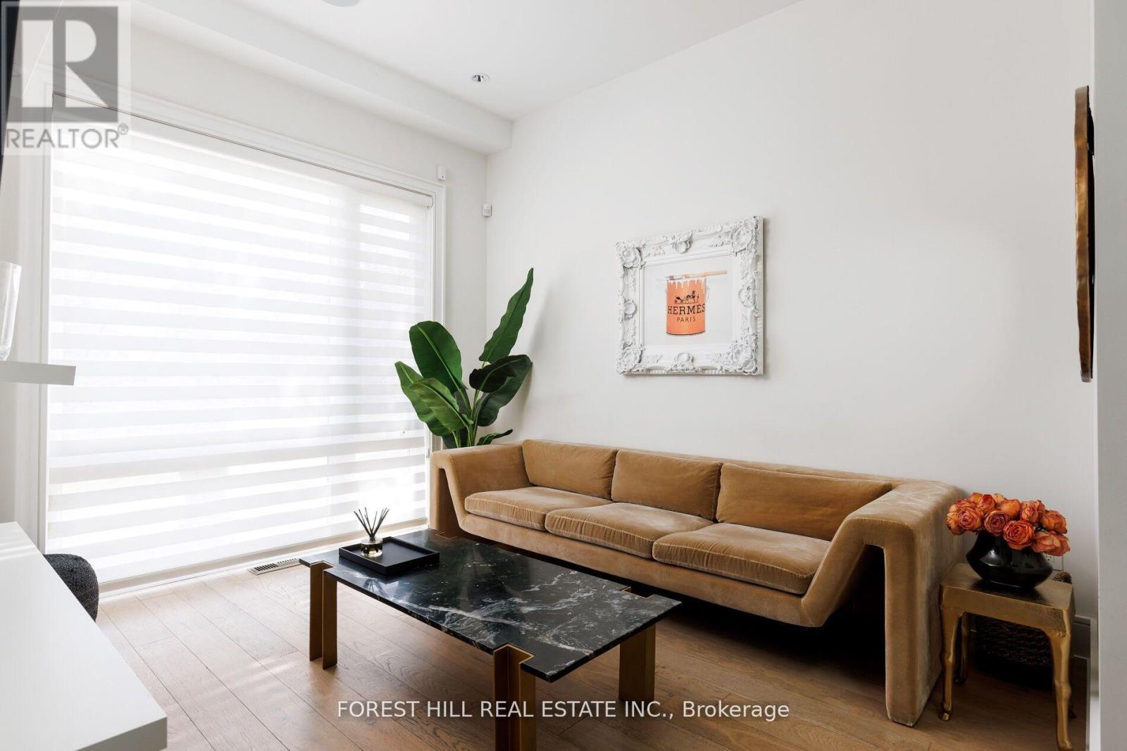8 NORA ROAD Toronto (Islington-City Centre West), ON M9A 1C9