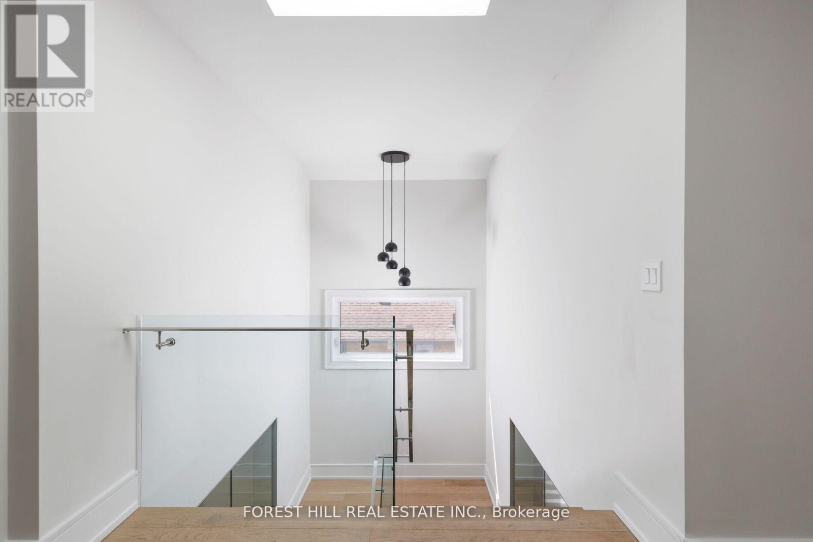 8 NORA ROAD Toronto (Islington-City Centre West), ON M9A 1C9