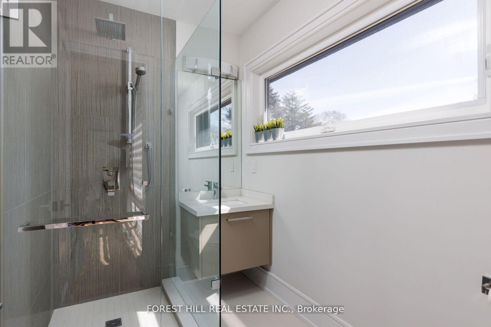 8 NORA ROAD Toronto (Islington-City Centre West), ON M9A 1C9