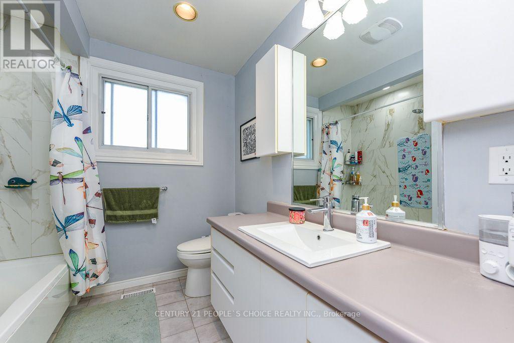 2506 Bridge Road, Oakville, Ontario  L6L 2H2 - Photo 3 - W13635654