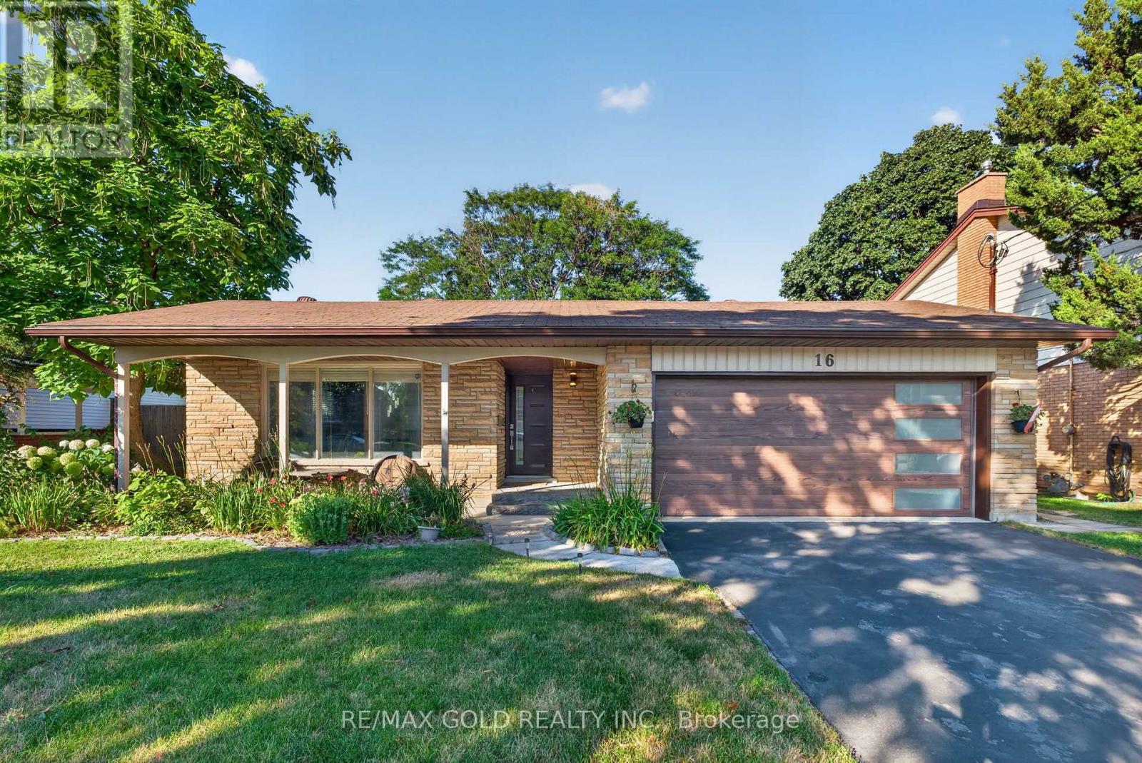 16 Monterey Road, Kitchener, Ontario  N2B 1V3 - Photo 3 - X13635314