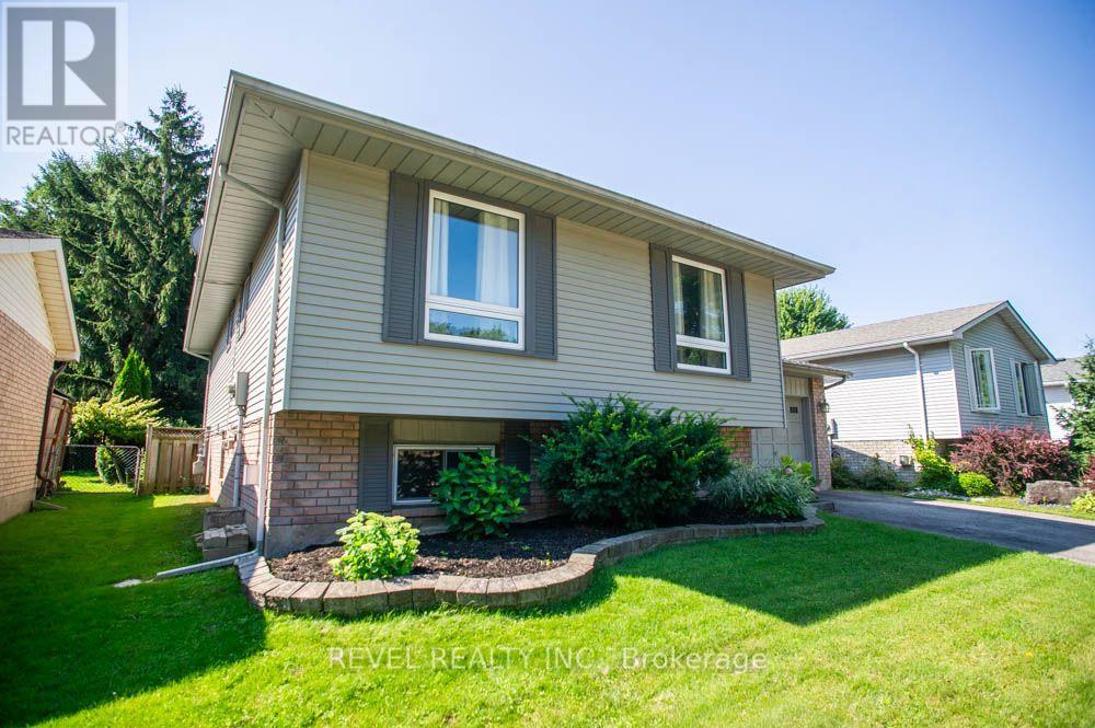 27 Myrtleville Drive, Brantford, Ontario  N3V 1B9 - Photo 4 - X13635384