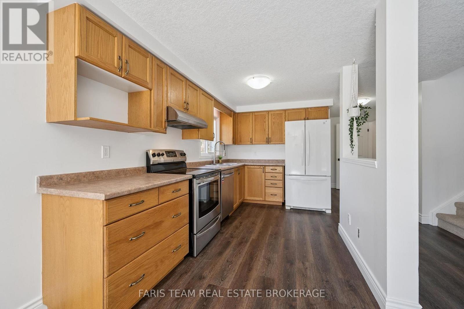 71 Peach Blossom Crescent, Kitchener, Ontario  N2E 3Z7 - Photo 11 - X13635500