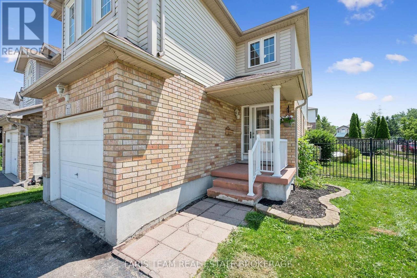 71 Peach Blossom Crescent, Kitchener, Ontario  N2E 3Z7 - Photo 5 - X13635500