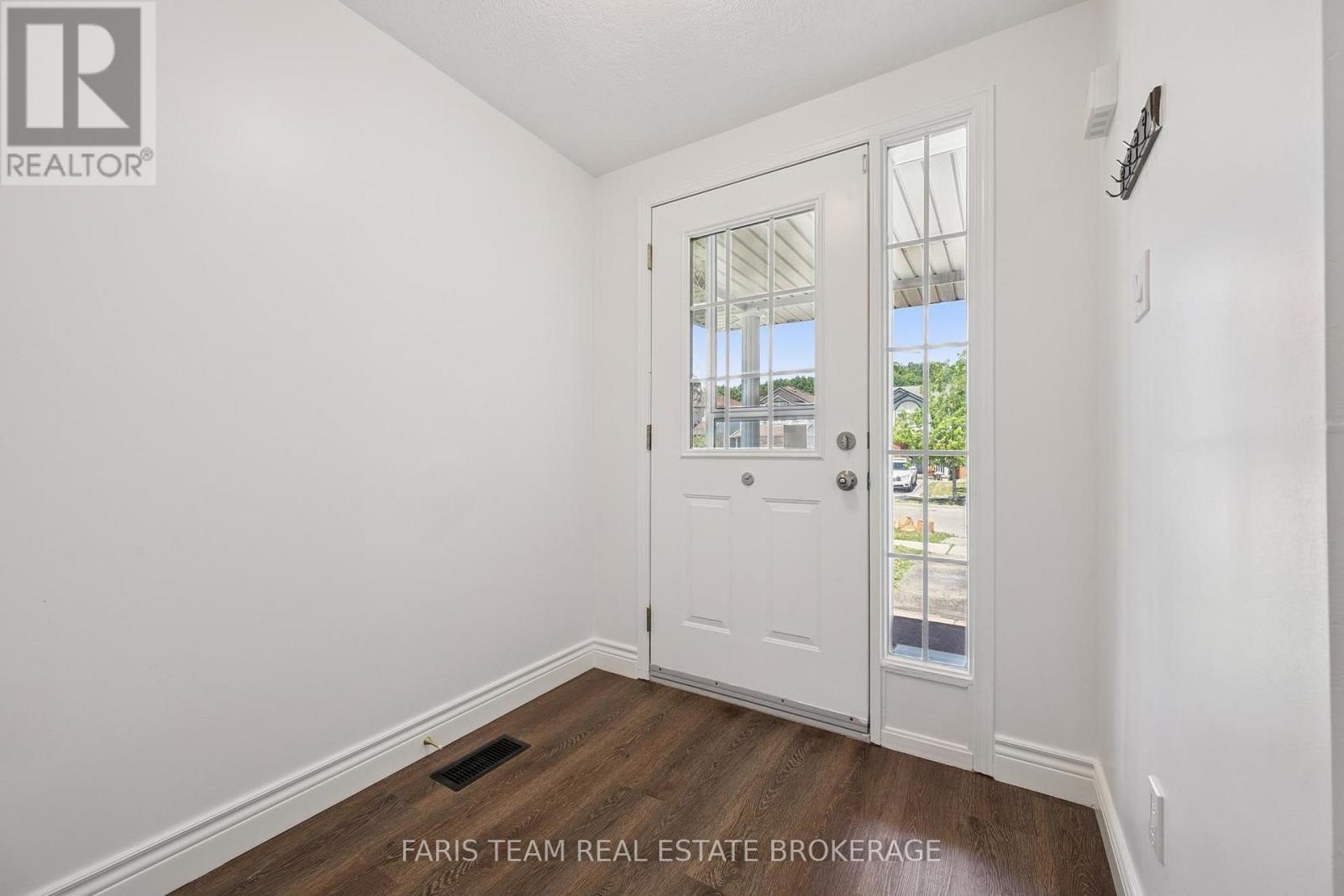 71 Peach Blossom Crescent, Kitchener, Ontario  N2E 3Z7 - Photo 7 - X13635500