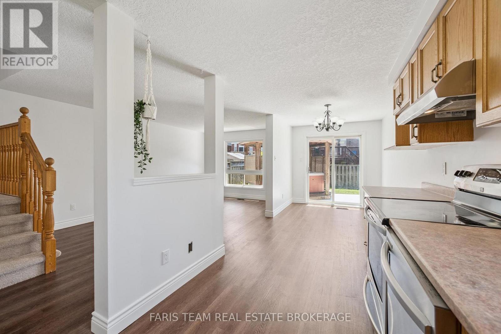 71 Peach Blossom Crescent, Kitchener, Ontario  N2E 3Z7 - Photo 9 - X13635500