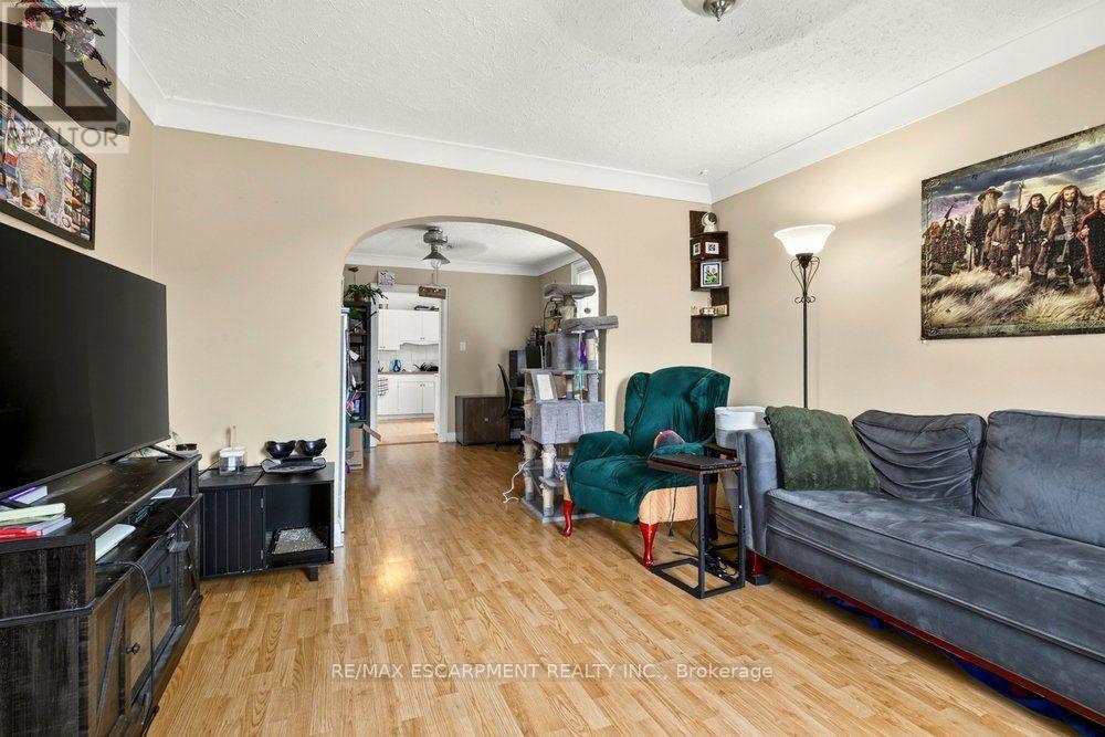 Front - 66 Queen Street S, Thorold, Ontario  L2V 3N5 - Photo 3 - X13635518