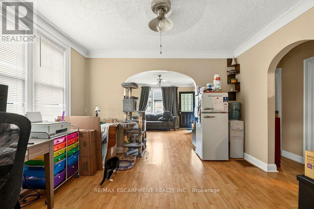 Front - 66 Queen Street S, Thorold, Ontario  L2V 3N5 - Photo 4 - X13635518