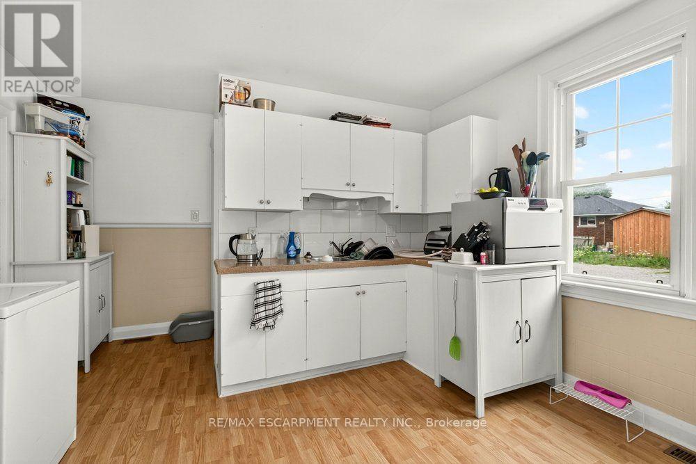 Front - 66 Queen Street S, Thorold, Ontario  L2V 3N5 - Photo 7 - X13635518