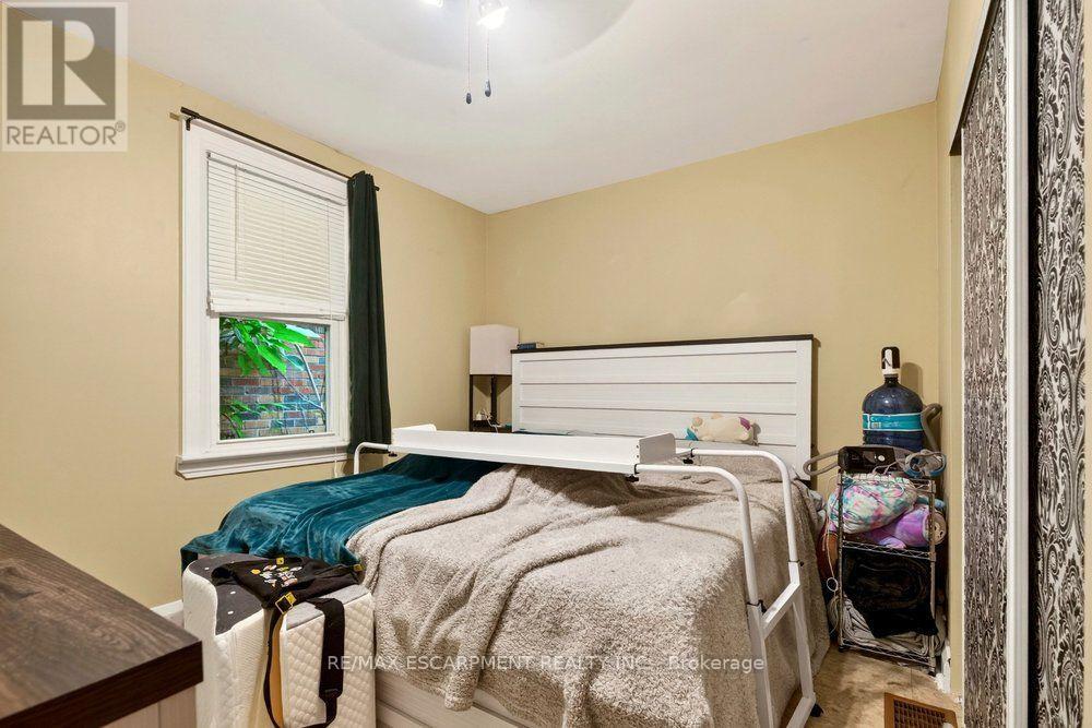 Front - 66 Queen Street S, Thorold, Ontario  L2V 3N5 - Photo 9 - X13635518