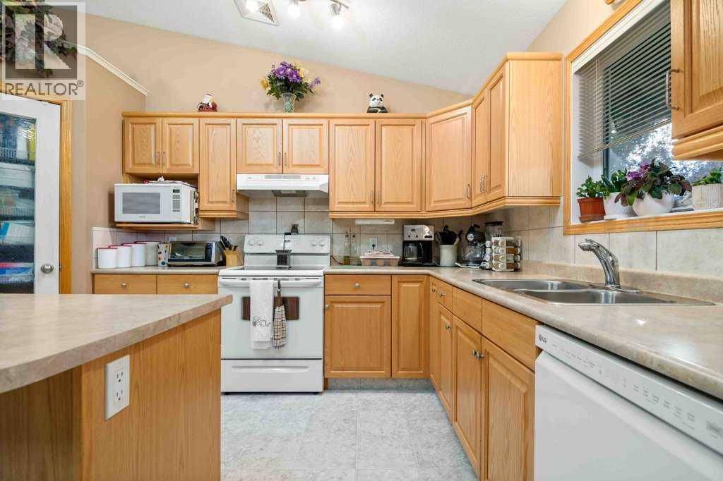 112 Sunset Drive SW, Medicine Hat, Alberta  T1B 4T8 - Photo 10 - A2334104