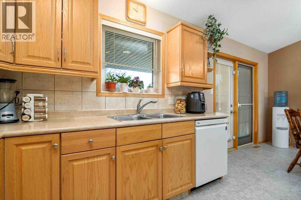 112 Sunset Drive SW, Medicine Hat, Alberta  T1B 4T8 - Photo 12 - A2334104