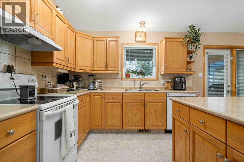 112 Sunset Drive SW, Medicine Hat, Alberta  T1B 4T8 - Photo 11 - A2334104
