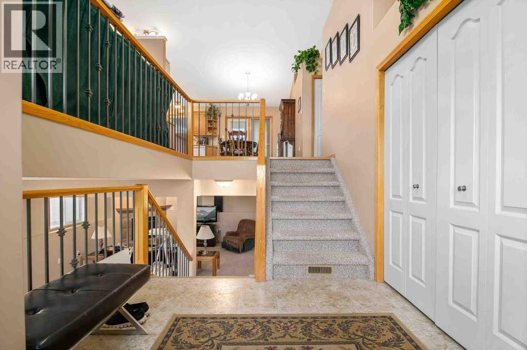 112 Sunset Drive SW, Medicine Hat, Alberta  T1B 4T8 - Photo 3 - A2334104