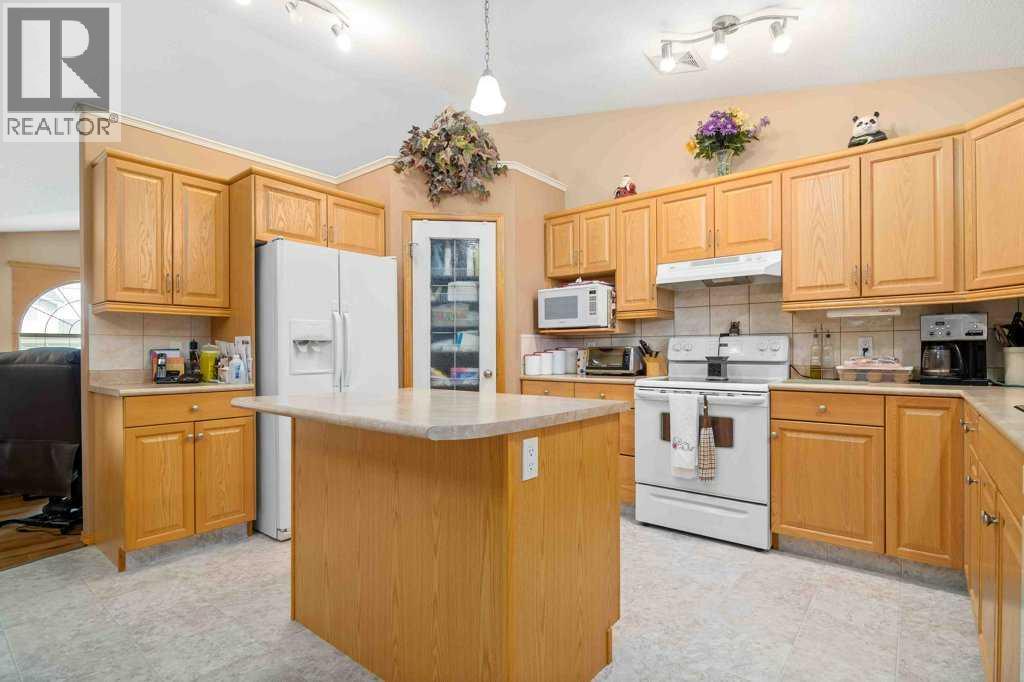 112 Sunset Drive SW, Medicine Hat, Alberta  T1B 4T8 - Photo 9 - A2334104