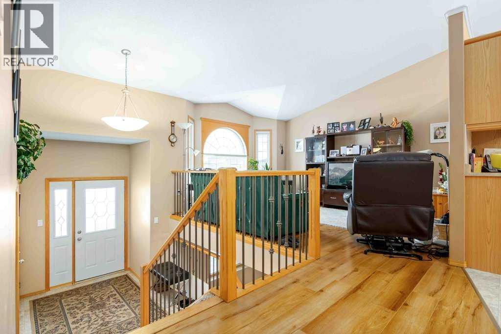 112 Sunset Drive SW, Medicine Hat, Alberta  T1B 4T8 - Photo 5 - A2334104