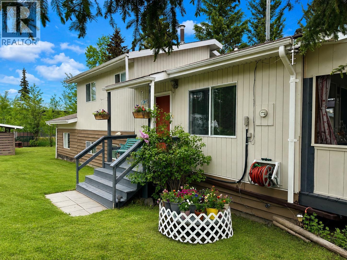 6445 LIVINGSTON ROAD, 70 Mile House, British Columbia