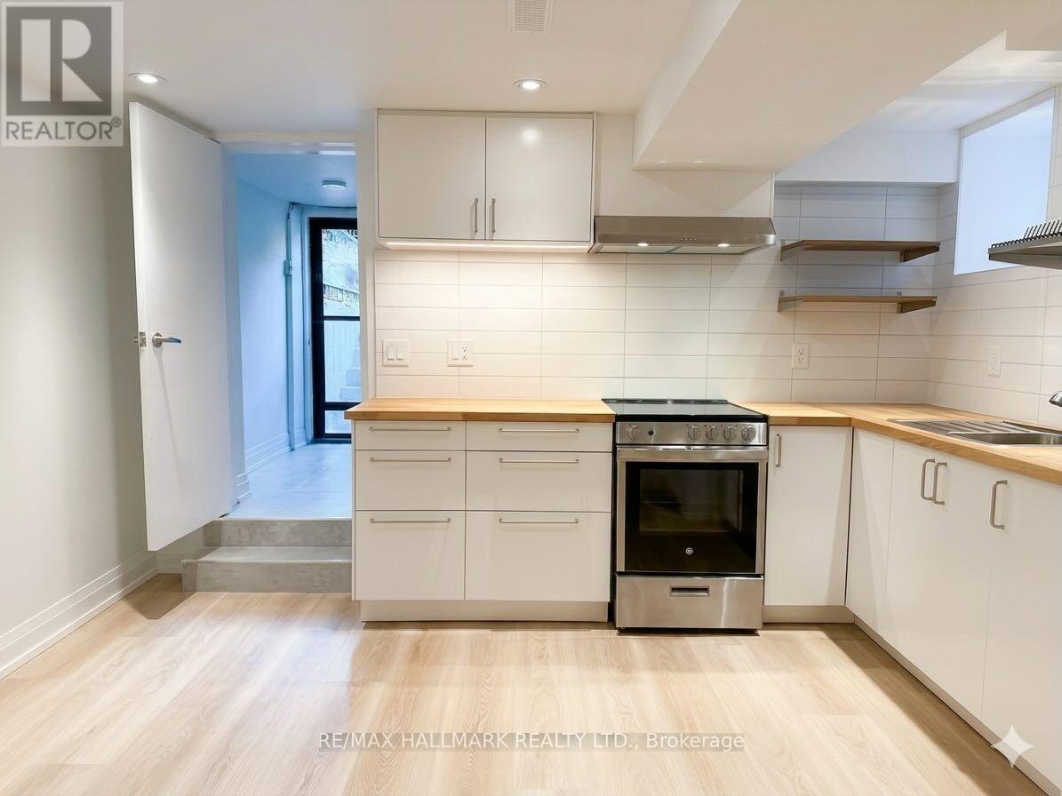 38 Halton Street, Toronto, Ontario  M6J 1R3 - Photo 2 - C13607970