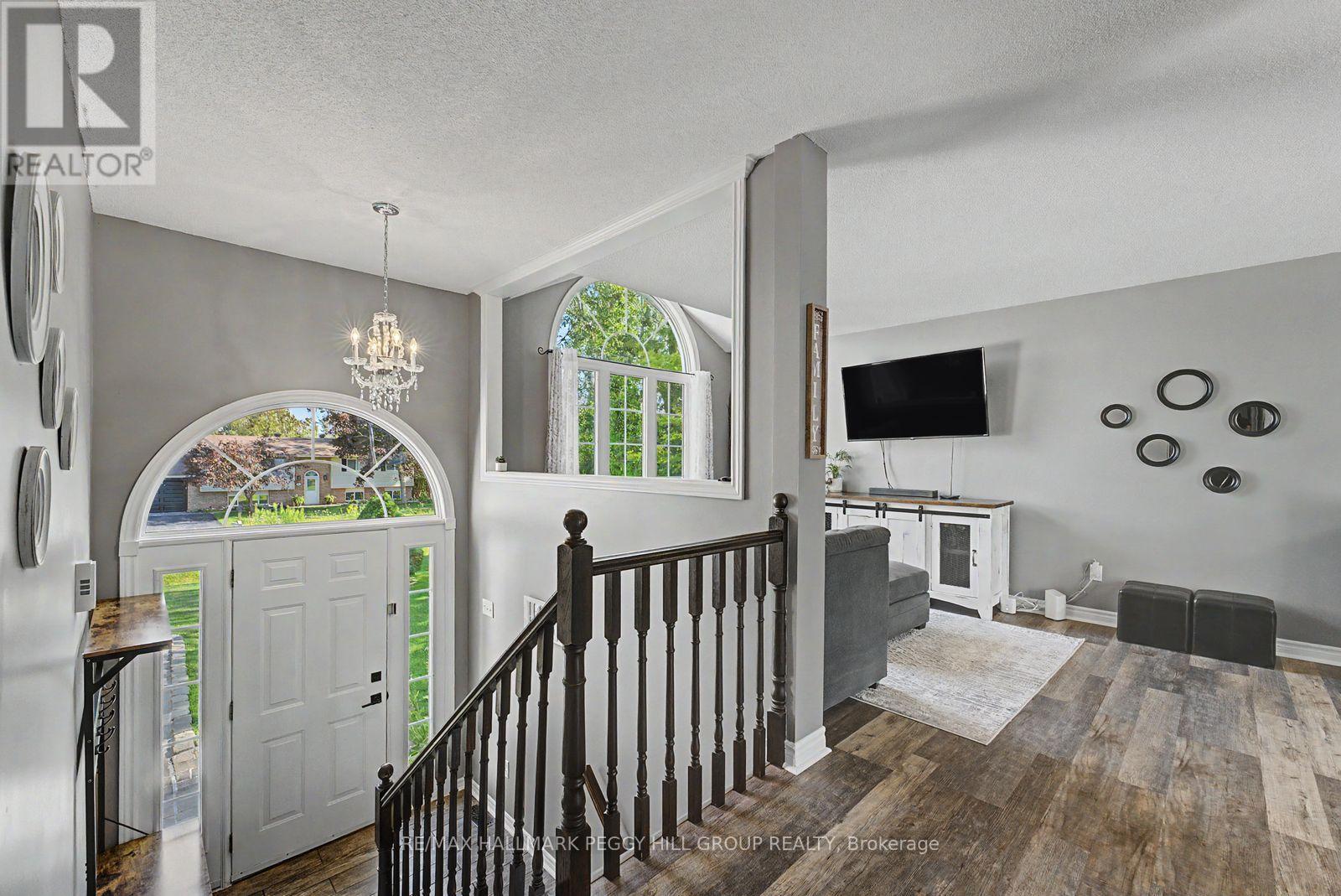 6 Rosemarie Drive, Oro-Medonte, Ontario  L0L 1T0 - Photo 3 - S13572712