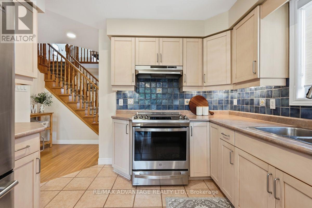 831 Crestview Crescent, London South, Ontario  N6K 4W3 - Photo 10 - X13635794