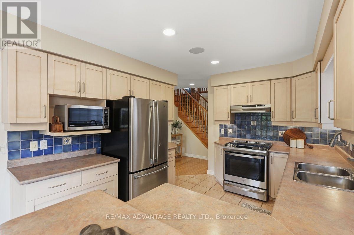831 Crestview Crescent, London South, Ontario  N6K 4W3 - Photo 11 - X13635794
