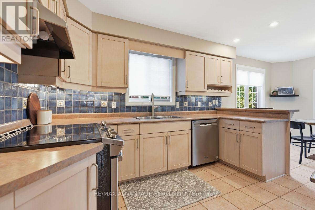 831 Crestview Crescent, London South, Ontario  N6K 4W3 - Photo 12 - X13635794