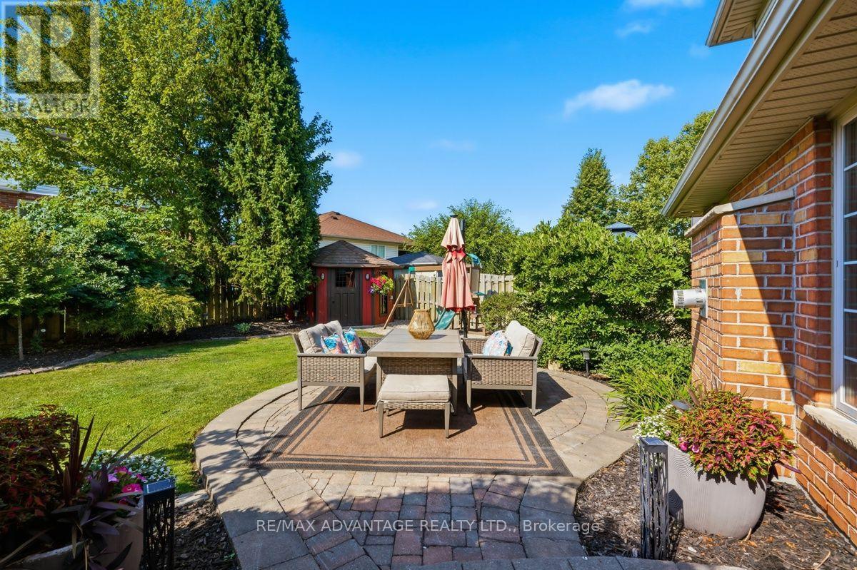 831 Crestview Crescent, London South, Ontario  N6K 4W3 - Photo 38 - X13635794