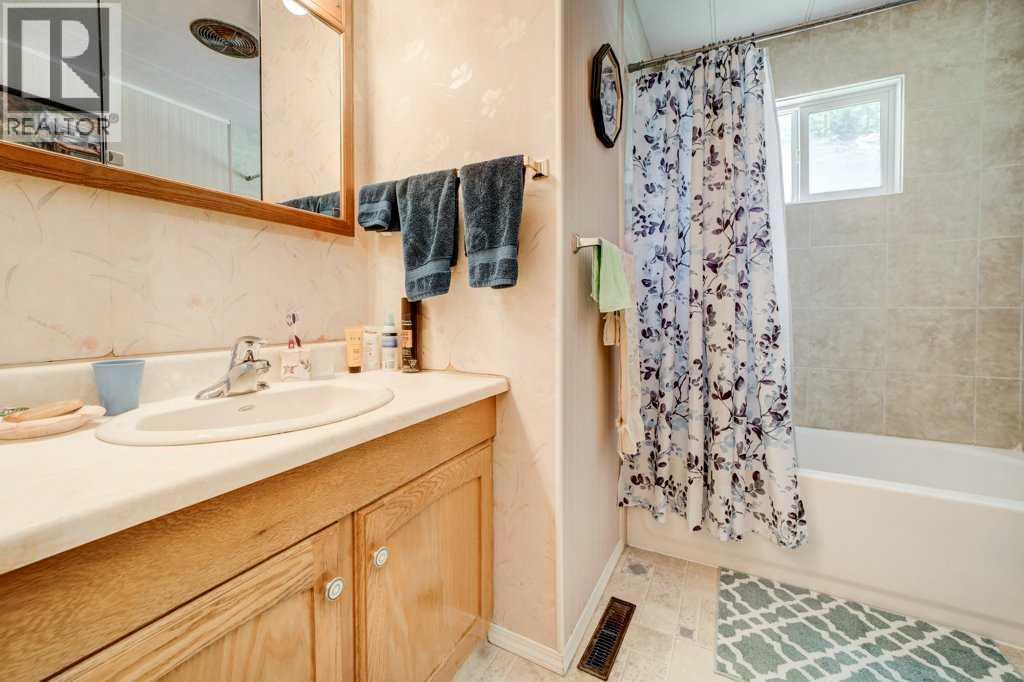 20541 25th Avenue, Bellevue, Alberta  T0K 0C0 - Photo 31 - A2328028