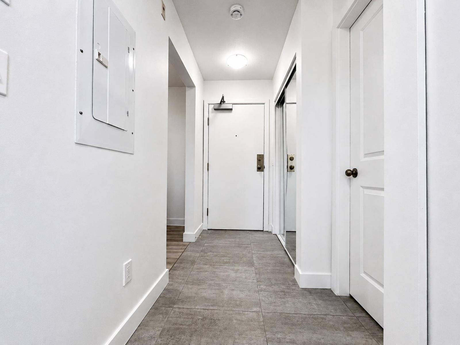 434 10838 City Parkway, Surrey, British Columbia  V3T 5X9 - Photo 4 - R3141153