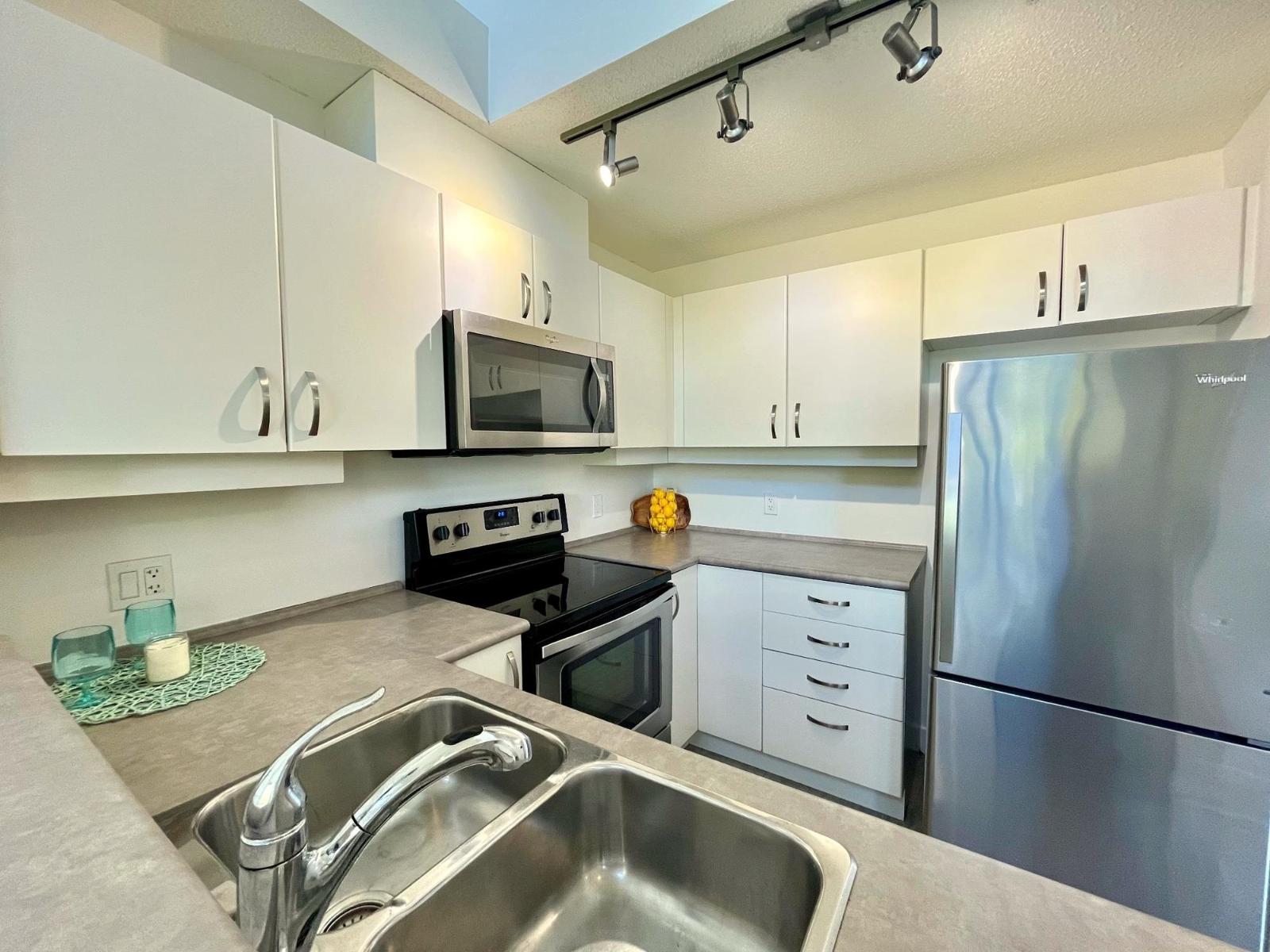 434 10838 City Parkway, Surrey, British Columbia  V3T 5X9 - Photo 8 - R3141153