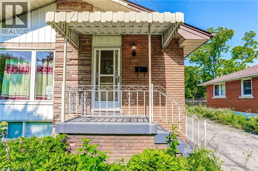 208 West 19th Street, Hamilton, Ontario  L9C 4J2 - Photo 6 - 40848909