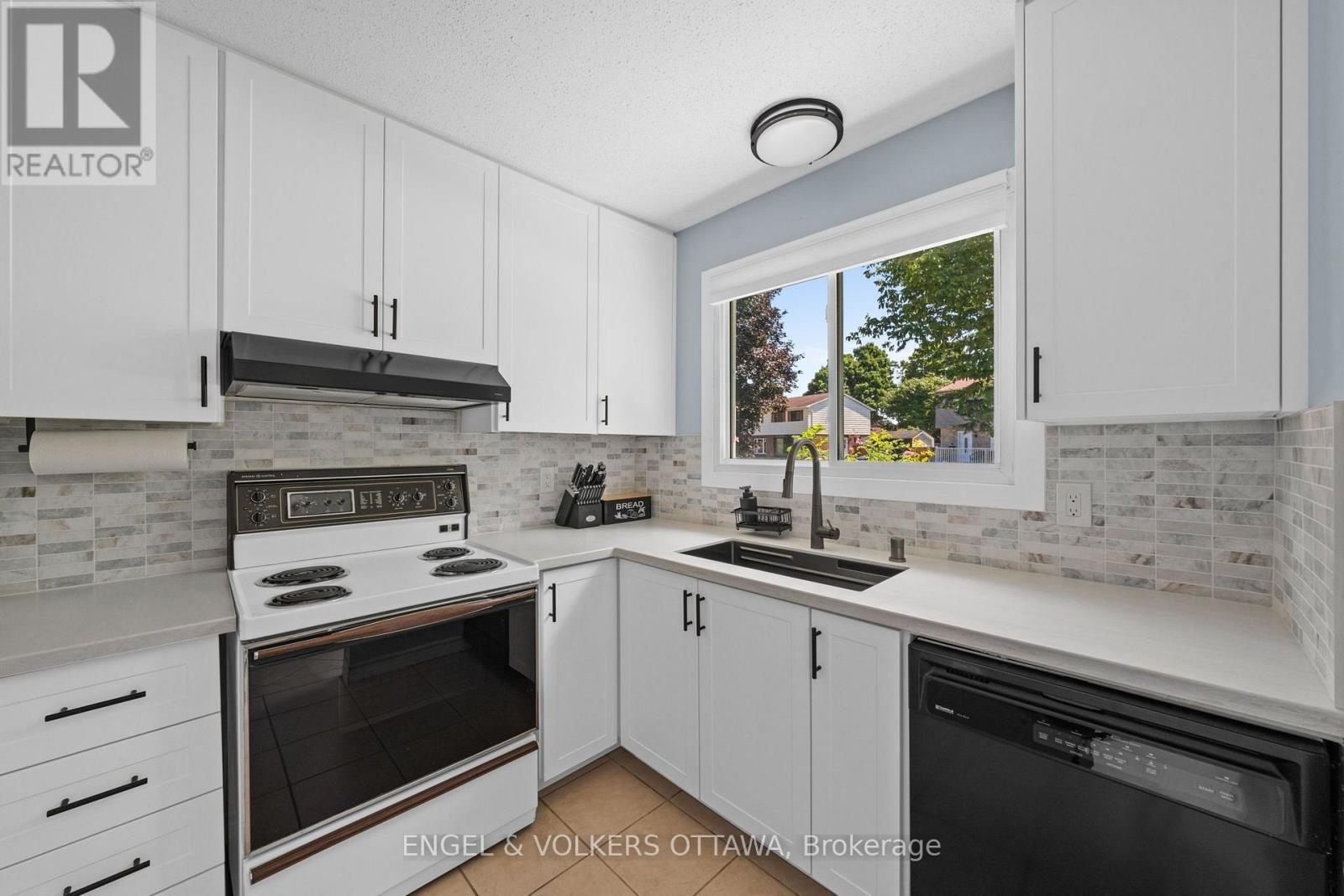 51 Morton Drive, Ottawa, Ontario  K2L 1W9 - Photo 8 - X13635776