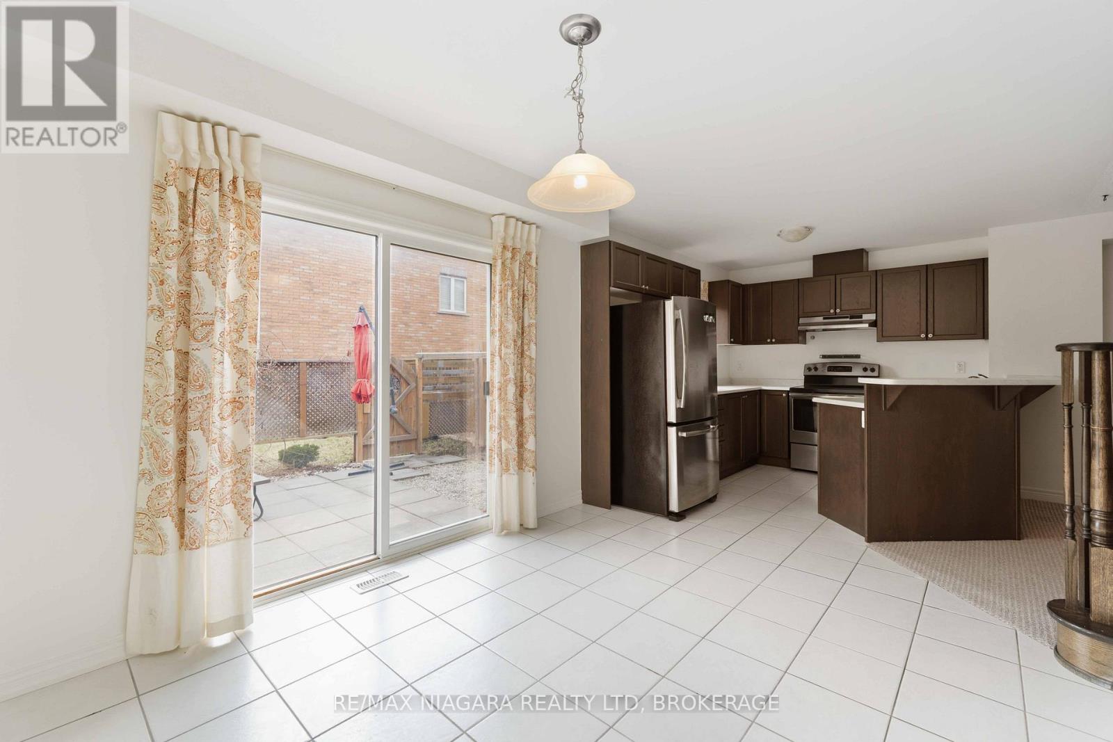 48 Juneberry Road, Thorold, Ontario  L2V 5G5 - Photo 7 - X13635698