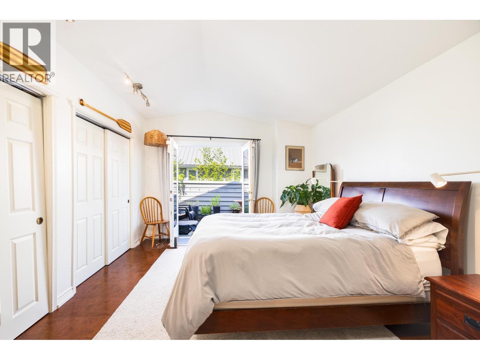 303 1528 Bowser Avenue, North Vancouver, British Columbia  V7P 2Y3 - Photo 11 - R3152225