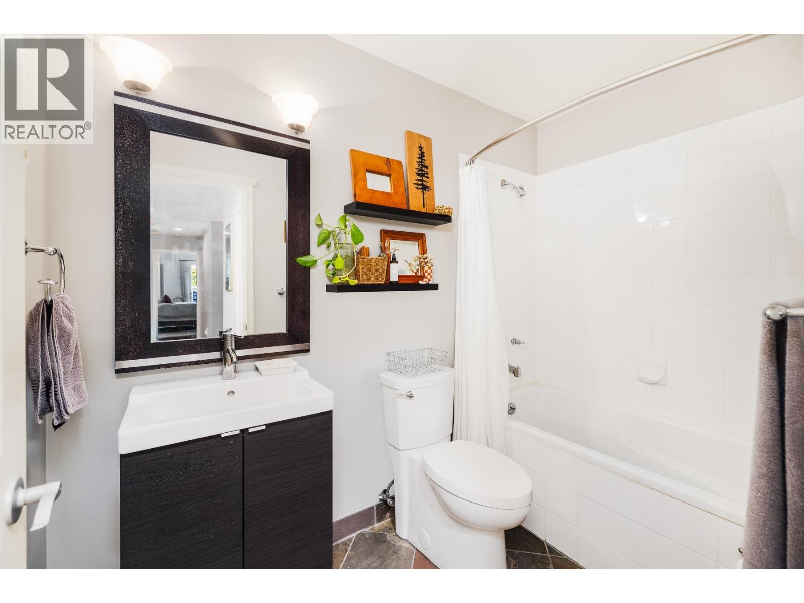 303 1528 Bowser Avenue, North Vancouver, British Columbia  V7P 2Y3 - Photo 17 - R3152225