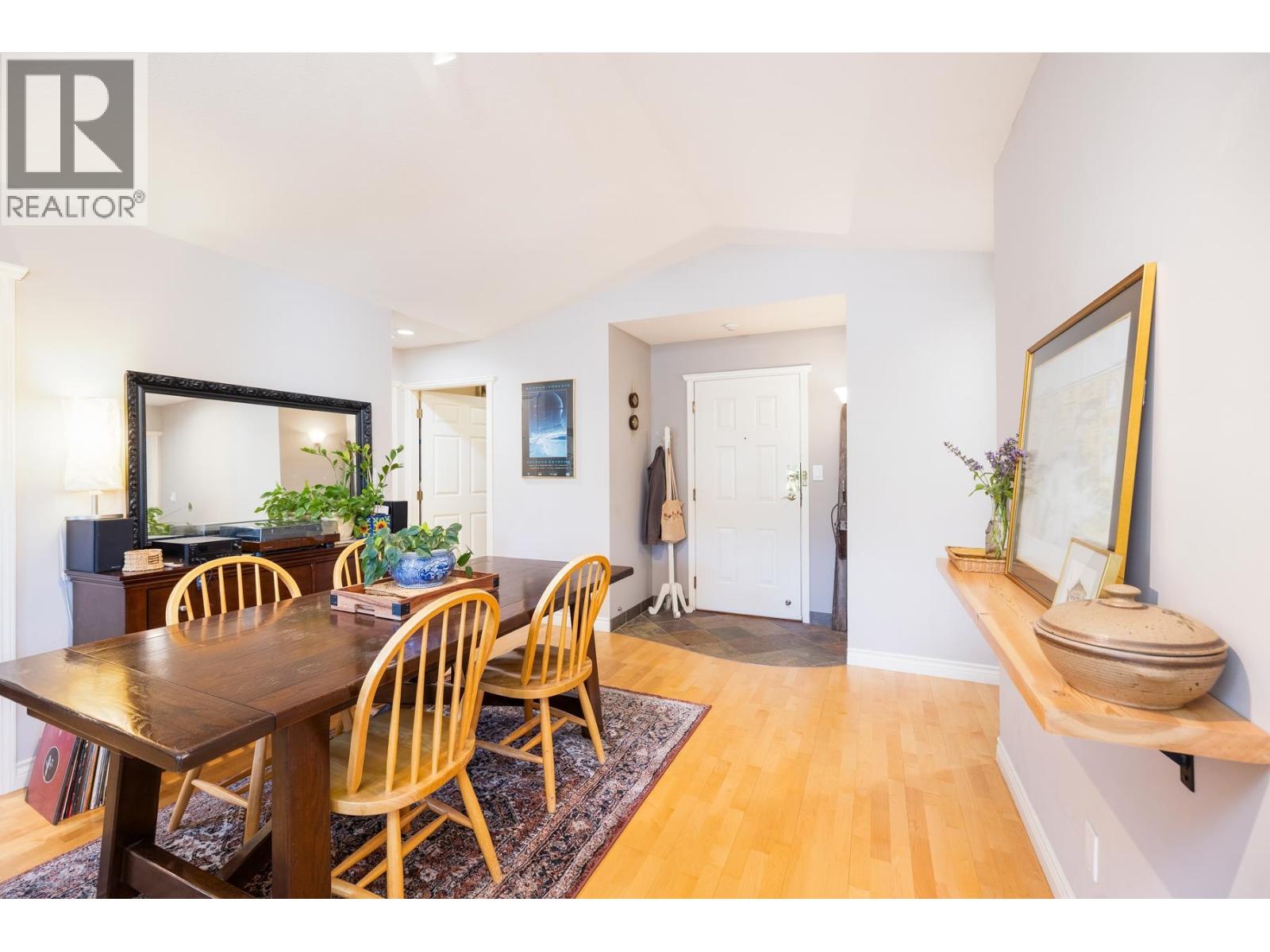 303 1528 Bowser Avenue, North Vancouver, British Columbia  V7P 2Y3 - Photo 5 - R3152225