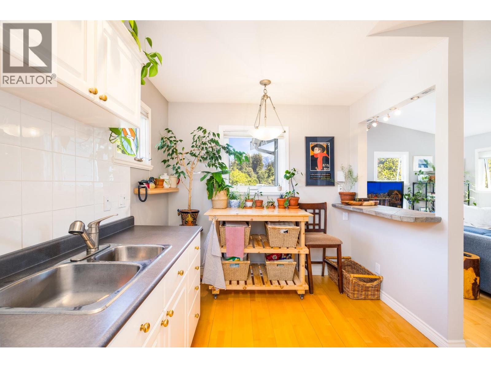 303 1528 Bowser Avenue, North Vancouver, British Columbia  V7P 2Y3 - Photo 7 - R3152225