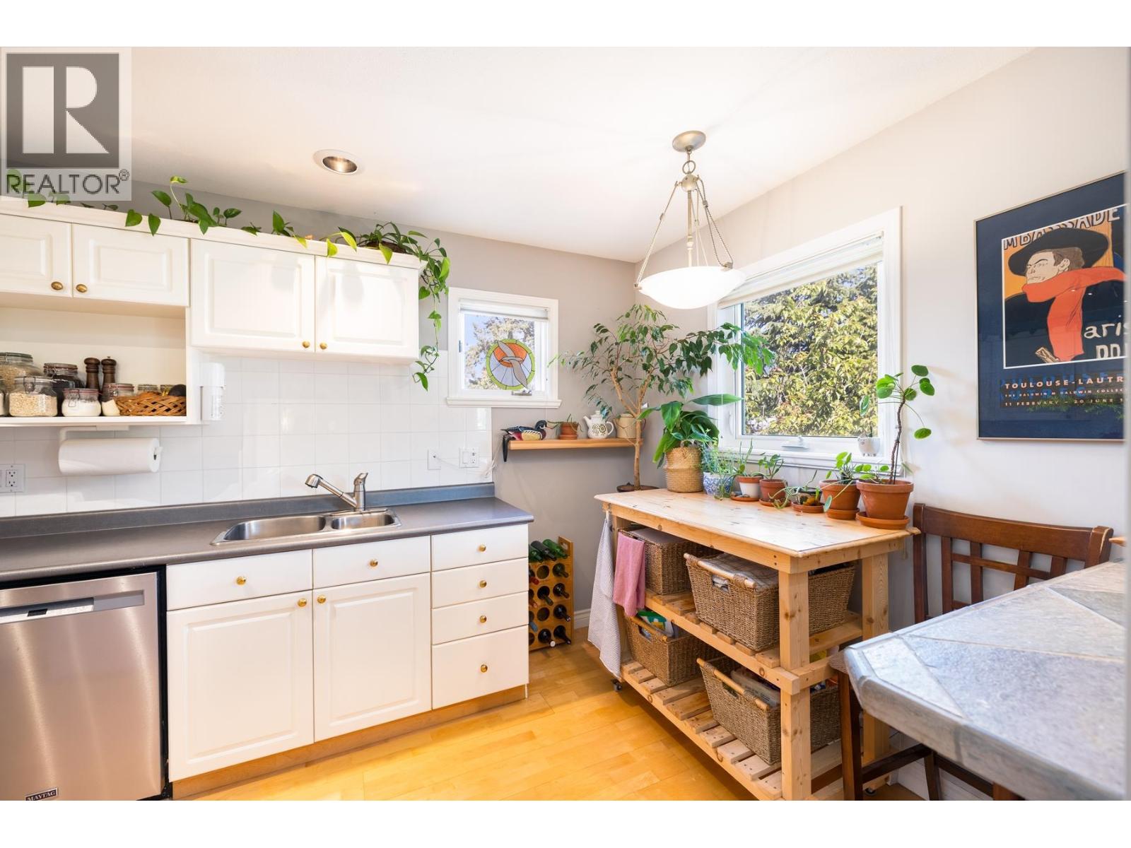 303 1528 Bowser Avenue, North Vancouver, British Columbia  V7P 2Y3 - Photo 8 - R3152225