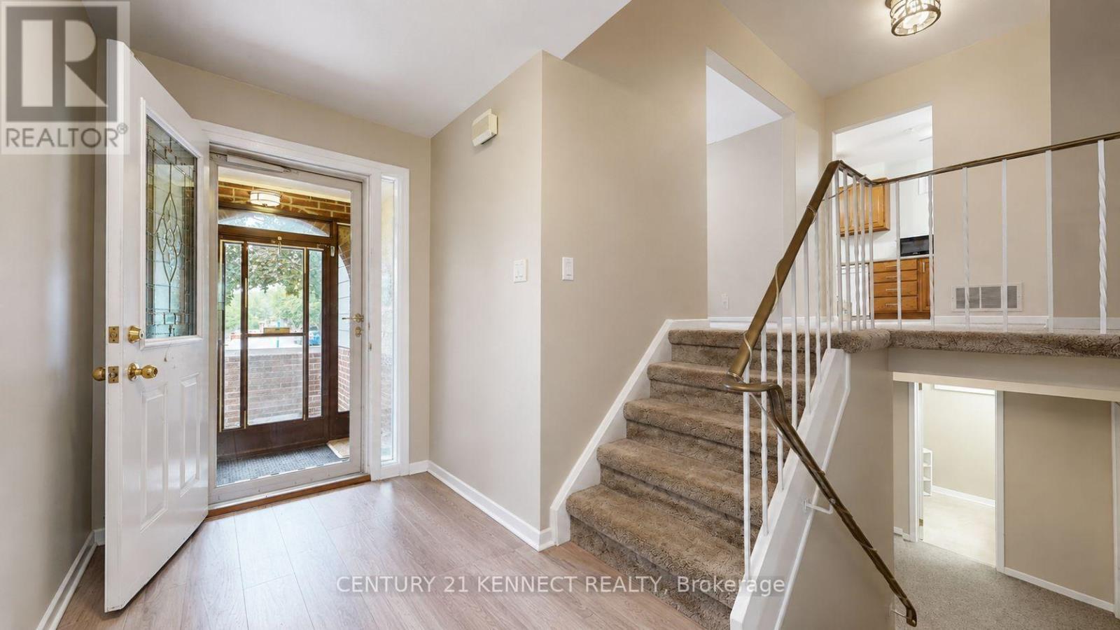 715 Waverly Street N, Oshawa, Ontario  L1J 6C1 - Photo 2 - E13635692