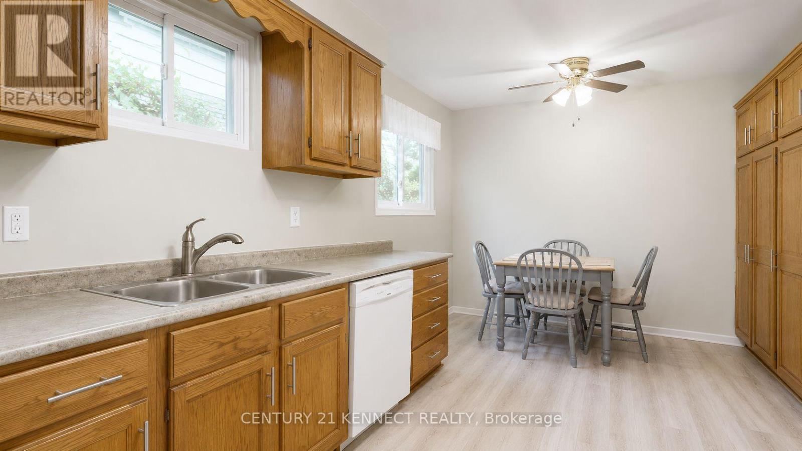 715 Waverly Street N, Oshawa, Ontario  L1J 6C1 - Photo 5 - E13635692